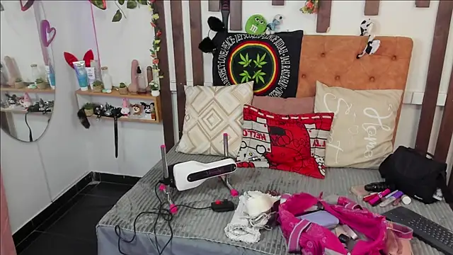 MeowMota  online show from June 4, 2026, 7:07 pm