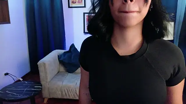 SofiaMante  online show from May 23, 2026, 1:04 am
