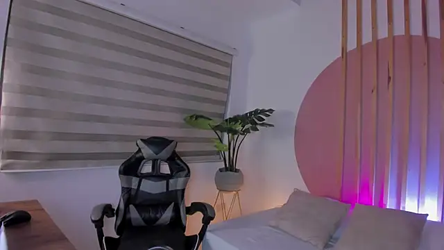 scarlett rosse x online show from February 24, 2026, 2:01 am