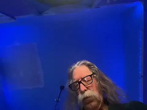 Snapshot of LickYourYoni chatting on February 10, 2026, 3:33 pm LickYourYoni online show from February 10, 2026, 3:33 pm