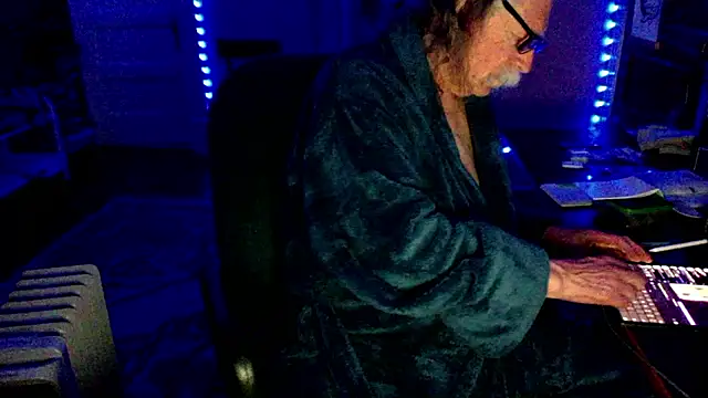 LickYourYoni online show from April 8, 2026, 12:06 pm