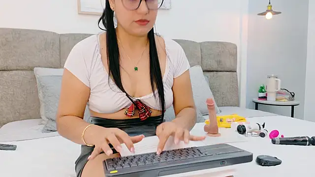 AlmaRose  online show from May 14, 2026, 1:08 pm