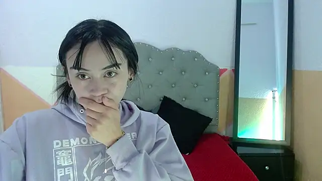 Snapshot of sofiaspring chatting on July 13, 2026, 4:06 pm sofiaspring online show from July 13, 2026, 4:06 pm