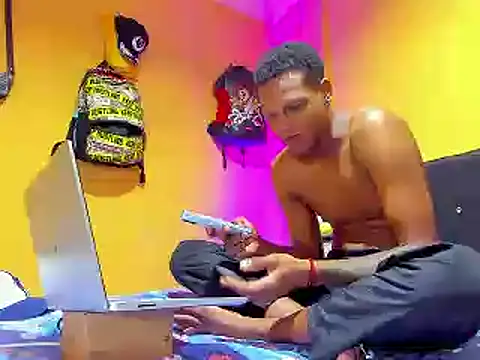 Snapshot of aunstin_mohamme chatting on January 15, 2026, 12:14 am aunstin mohamme online show from January 15, 2026, 12:14 am