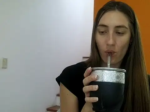 Noracherry online show from February 5, 2026, 11:39 am