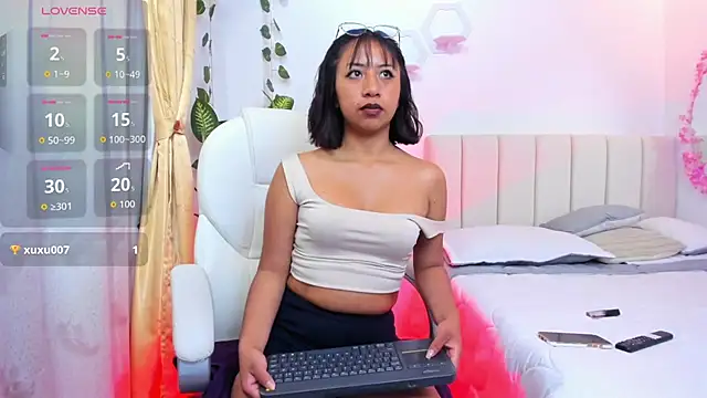 emily7  online show from January 7, 2026, 6:35 pm