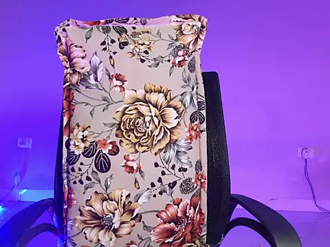 Snapshot of CutieVibe01 chatting on January 11, 2026, 6:59 pm CutieVibe01 online show from January 11, 2026, 6:59 pm