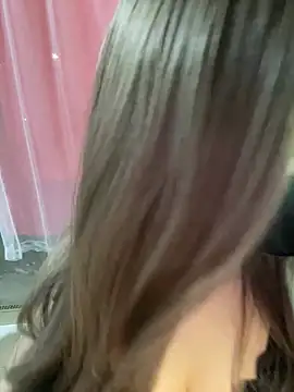 -Violet-t online show from April 8, 2026, 7:32 am