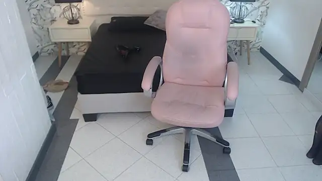 Venusandrea29 online show from February 19, 2026, 12:02 pm