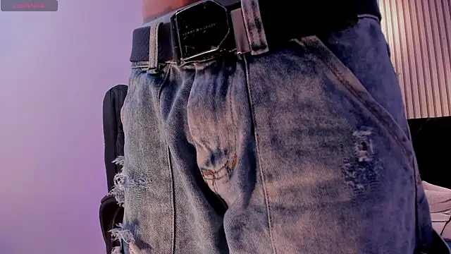 Snapshot of LeoHard__ chatting on February 9, 2026, 12:25 pm LeoHard online show from February 9, 2026, 12:25 pm