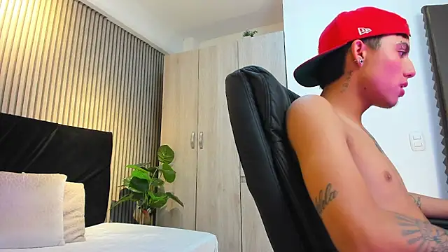 Snapshot of LeoHard__ chatting on February 1, 2026, 2:32 am LeoHard online show from February 1, 2026, 2:32 am