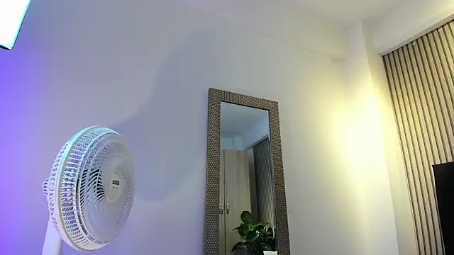 Snapshot of LeoHard__ chatting on February 1, 2026, 2:37 pm LeoHard online show from February 1, 2026, 2:37 pm