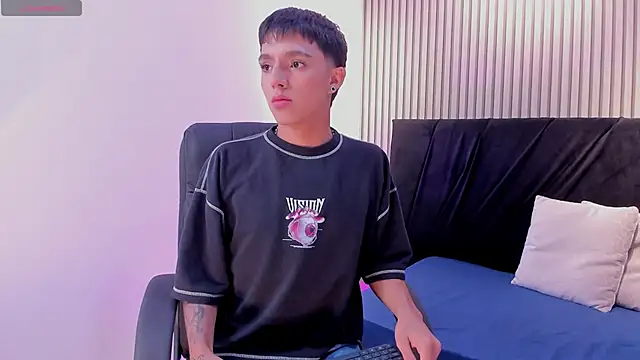 Snapshot of LeoHard__ chatting on February 8, 2026, 12:03 pm LeoHard online show from February 8, 2026, 12:03 pm