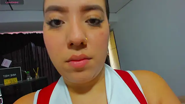Snapshot of SophiiaRios_ chatting on May 12, 2026, 1:06 pm SophiiaRios online show from May 12, 2026, 1:06 pm