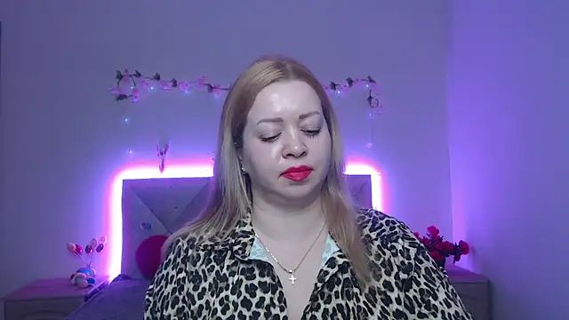 OliviaVerr online show from April 10, 2026, 12:34 pm