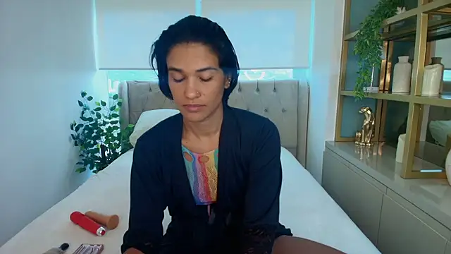 Maxine Spencer online show from February 6, 2026, 7:43 pm