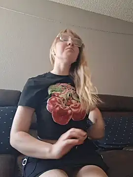 BunnySnowFlake online show from April 20, 2026, 4:30 pm