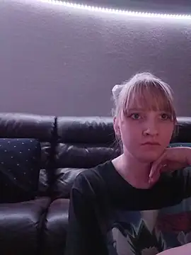 BunnySnowFlake online show from April 13, 2026, 1:53 am