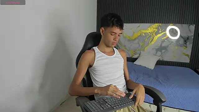 Snapshot of Dark_Desiree18 chatting on March 4, 2026, 12:02 pm Dark Desiree18 online show from March 4, 2026, 12:02 pm