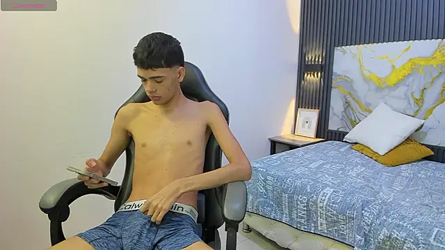 Snapshot of Dark_Desiree18 chatting on February 25, 2026, 12:27 pm Dark Desiree18 online show from February 25, 2026, 12:27 pm