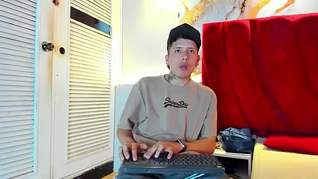 ESTEBAN 2102 online show from January 13, 2026, 7:40 pm