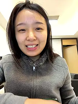 Snapshot of Qrooo chatting on January 14, 2026, 4:27 am Qrooo online show from January 14, 2026, 4:27 am