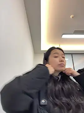 Snapshot of Qrooo chatting on January 15, 2026, 5:55 am Qrooo online show from January 15, 2026, 5:55 am