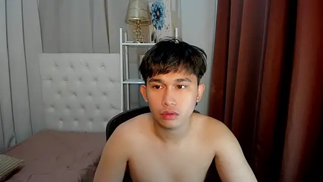 Snapshot of davincihugecock chatting on February 22, 2026, 8:43 pm davincihugecock online show from February 22, 2026, 8:43 pm