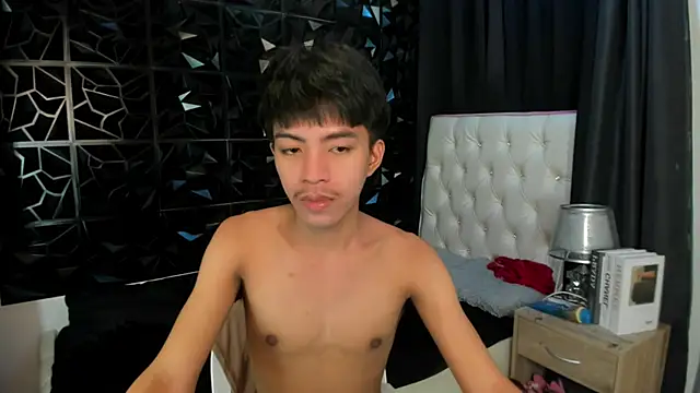 Snapshot of davincihugecock chatting on February 3, 2026, 5:49 am davincihugecock online show from February 3, 2026, 5:49 am