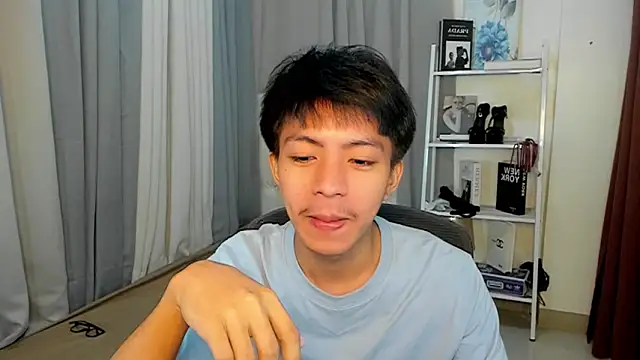 Snapshot of davincihugecock chatting on February 6, 2026, 4:14 pm davincihugecock online show from February 6, 2026, 4:14 pm