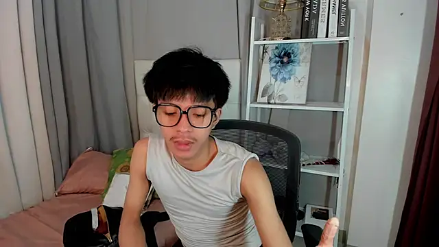 Snapshot of davincihugecock chatting on February 16, 2026, 4:27 pm davincihugecock online show from February 16, 2026, 4:27 pm