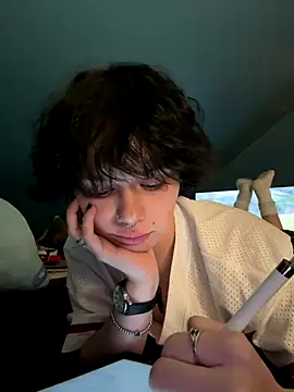 Snapshot of quwuinnie333 chatting on January 8, 2026, 5:35 am quwuinnie333 online show from January 8, 2026, 5:35 am