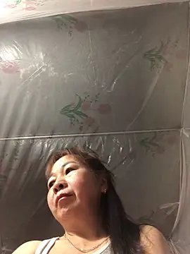 -Mery- online show from April 12, 2026, 8:01 pm