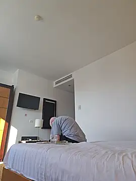 Snapshot of no_snitch_isoke chatting on February 3, 2026, 8:19 am no snitch isoke online show from February 3, 2026, 8:19 am