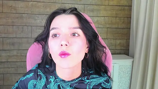 VanessaVienne online show from March 9, 2026, 4:21 pm