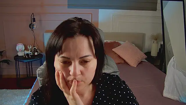  SilkyShadow  online show from March 4, 2026, 1:02 am