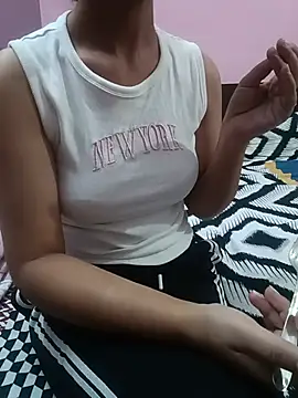 Snapshot of eddy_girl chatting on July 15, 2026, 10:11 am eddy girl online show from July 15, 2026, 10:11 am