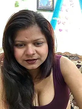 Snapshot of Attractive_Queen_ chatting on January 10, 2026, 4:30 am Attractive Queen online show from January 10, 2026, 4:30 am