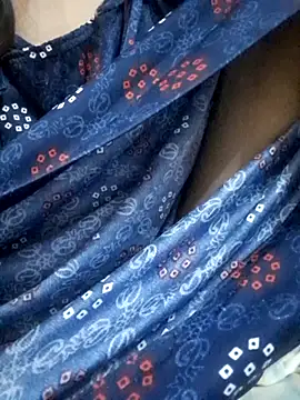 Snapshot of Hoty_132 chatting on January 15, 2026, 1:42 am Hoty 132 online show from January 15, 2026, 1:42 am