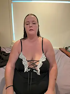 carinabro10 online show from February 4, 2026, 4:29 am