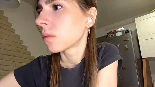 ElsieKuhlmann online show from March 1, 2026, 8:09 pm