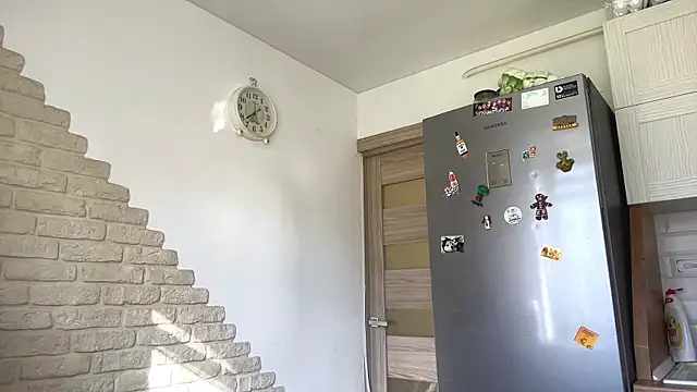 ElsieKuhlmann online show from April 18, 2026, 2:08 pm