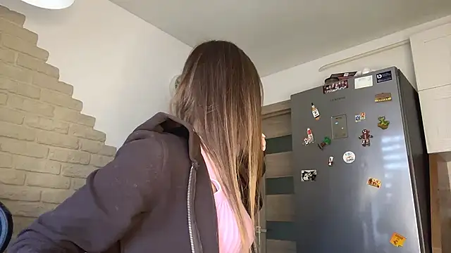 ElsieKuhlmann online show from March 15, 2026, 5:36 am