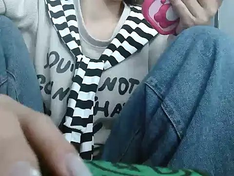 Snapshot of Boiboi2x chatting on January 18, 2026, 2:42 pm Boiboi2x online show from January 18, 2026, 2:42 pm