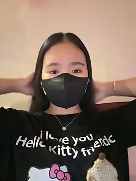 Gwen879 online show from April 7, 2026, 1:02 pm