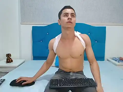 LeoMonnroe online show from January 17, 2026, 2:20 pm