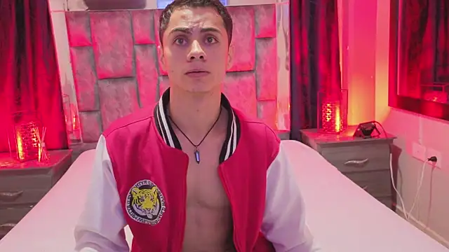 LeoMonnroe online show from February 8, 2026, 3:54 pm