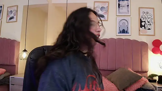 Hanabie  online show from April 11, 2026, 3:14 am