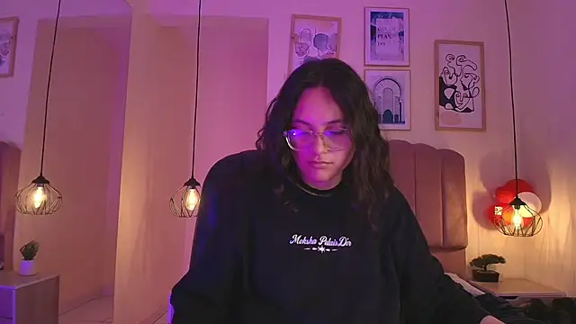 Hanabie  online show from April 17, 2026, 3:20 am