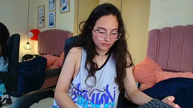 Hanabie  online show from March 11, 2026, 3:33 am